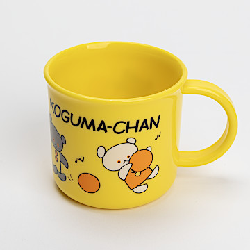 絵画。原画【コーヒーカップの熊ちゃんは喜んでコーヒーを飲みます】 こぐまちゃんプラコップ(ぼーる)黄色：本・絵本：百町森