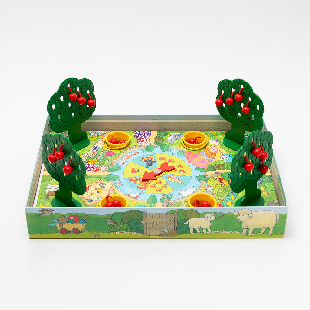 りんごゲーム:りんごの木からりんごを摘んでバケツに入れます