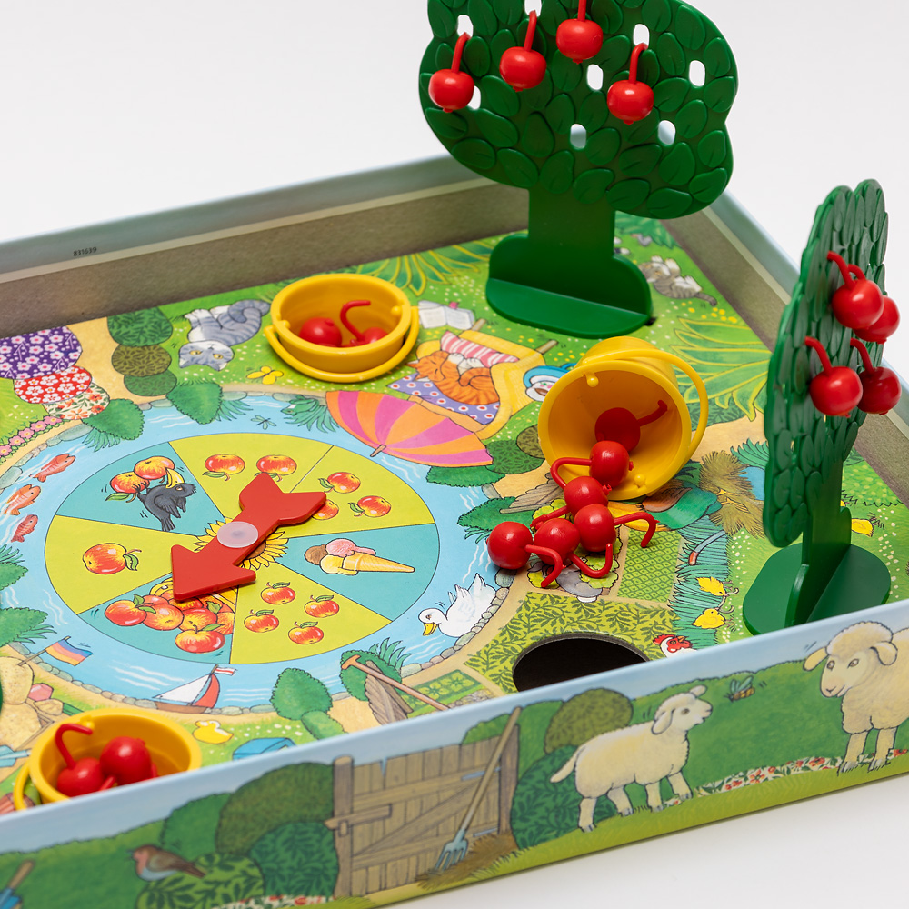 りんごゲーム:ルーレットが「かごからこぼれたりんご」の場合、自分のバケツのりんごを庭に出します