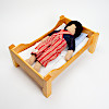 人形用ベッドふとん付き（大）：ジルケ人形（大）男の子を寝かせた例 ※大もぎりぎり入ります